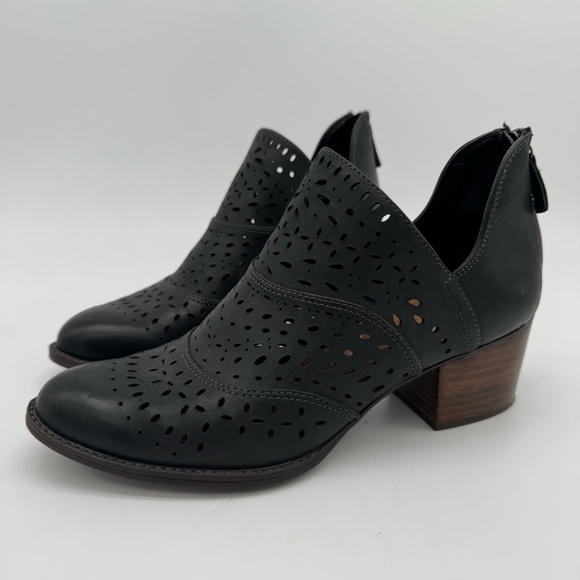 Sofft Wyoming Black Leather Laser Cut Zip Bootie Size 9.5 - Picture 1 of 12